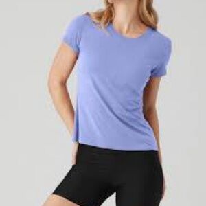 NWT - alo yoga all day short sleeve tee in infinity blue size Small